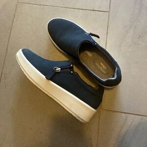 Navy Blue Slip-On Sneakers Clark size 7